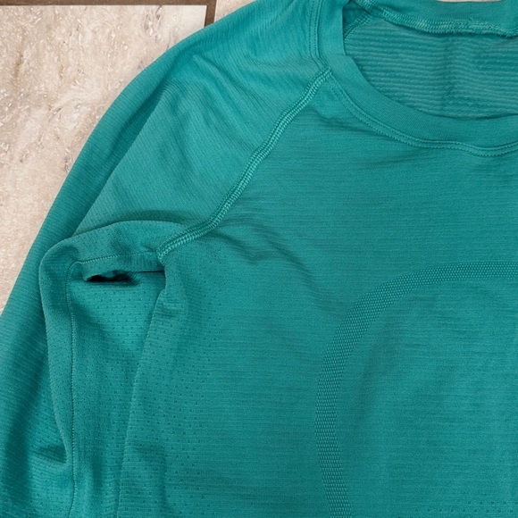 Lululemon Swiftly Tech Long-Sleeve Shirt Race Length Size 2 - Picture 3 of 16